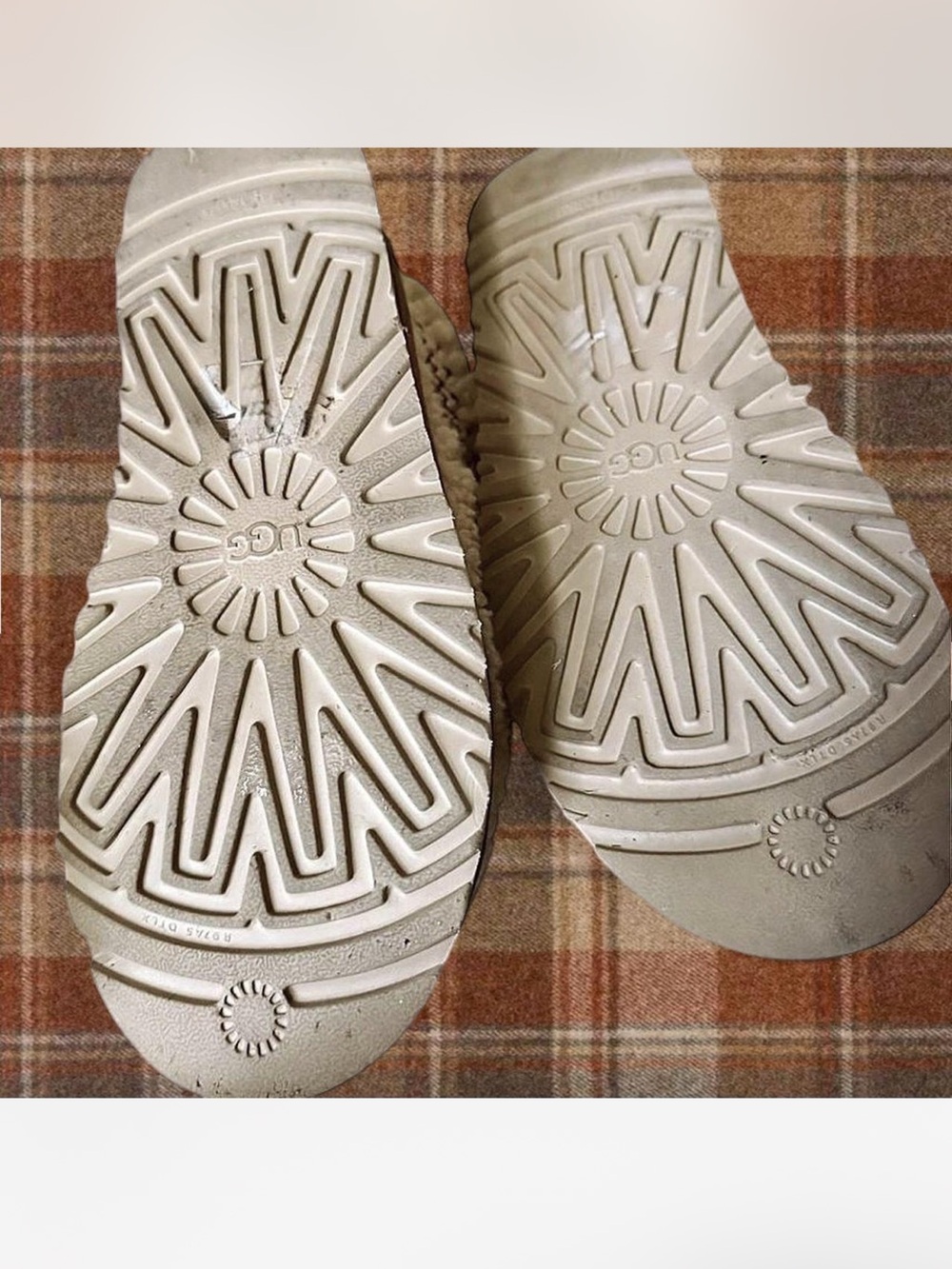 UGG Tazz Sherpa Platform Slippers - Picture 4 of 4